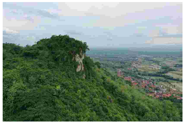 https://upload.wikimedia.org/wikipedia/commons/a/a3/Gunung_manggir.png